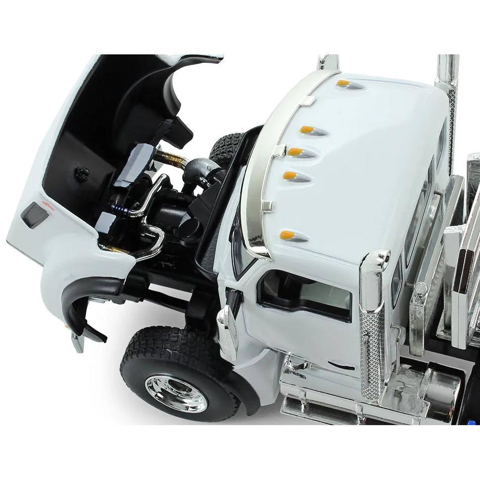 White and Chrome 1/50 Diecast Model T7823