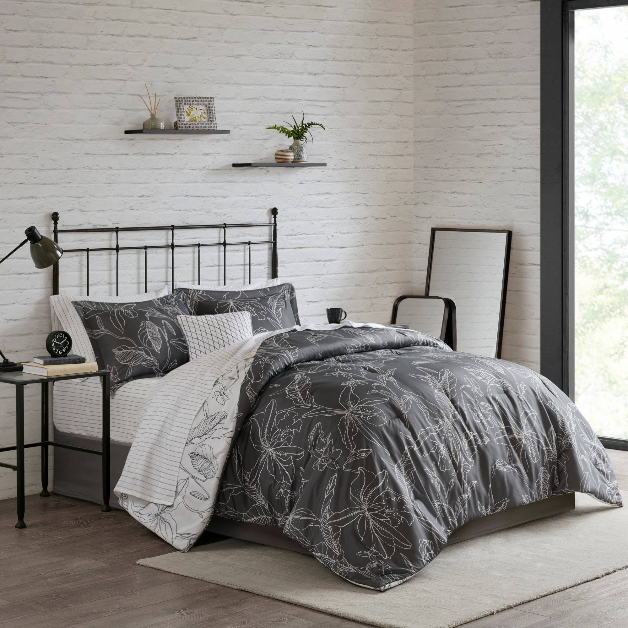 Full White/ Charcoal Reversible Complete Bedding Set with Cotton Sheet C2014