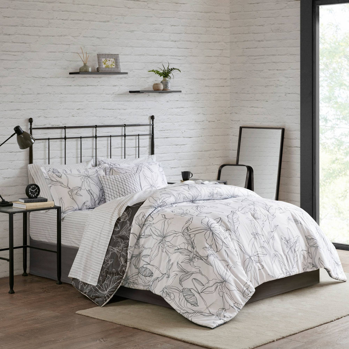 Full White/ Charcoal Reversible Complete Bedding Set with Cotton Sheet C2014