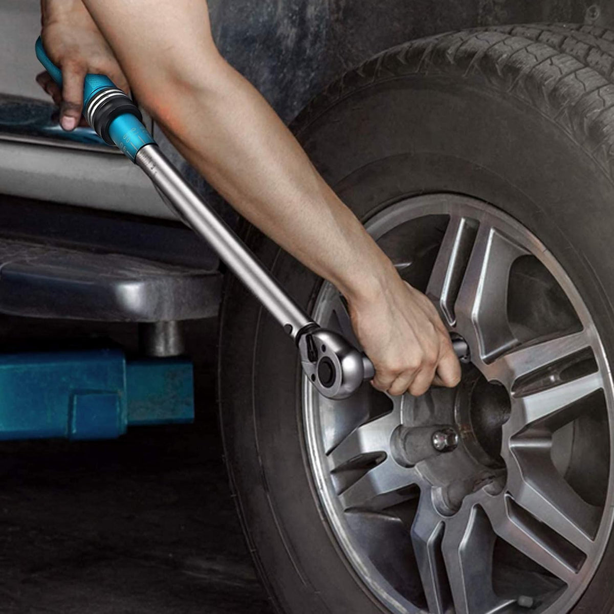 1/2-Inch Drive Click Torque Wrench, 30-160 Ft-lb, with Socket Adapter, Extensions Bar, Storage Case U25620