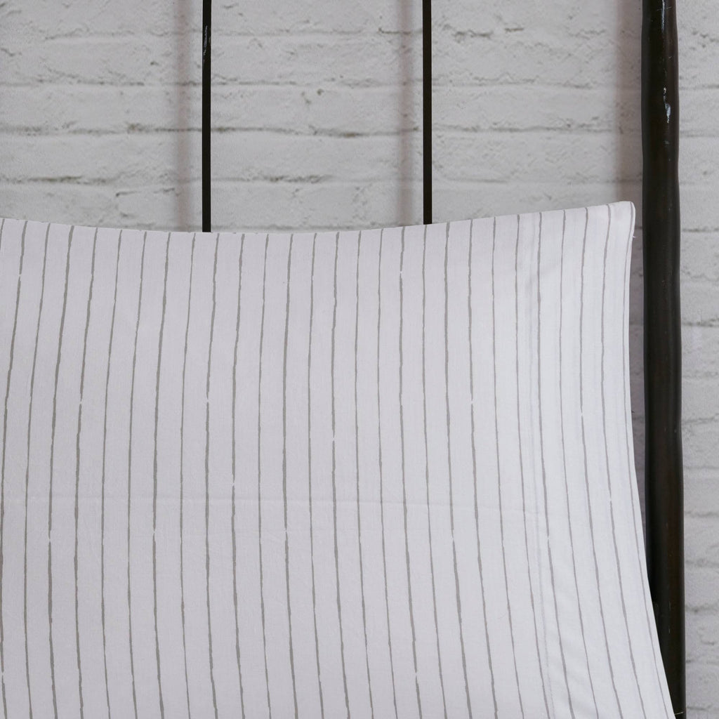 Full White/ Charcoal Reversible Complete Bedding Set with Cotton Sheet C2014