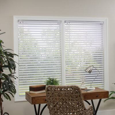 White Horizontal/Venetian Blind 68x22W x 48x22L G16408